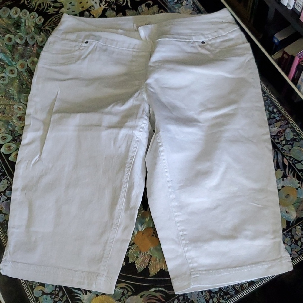 Contrast capris size 14p